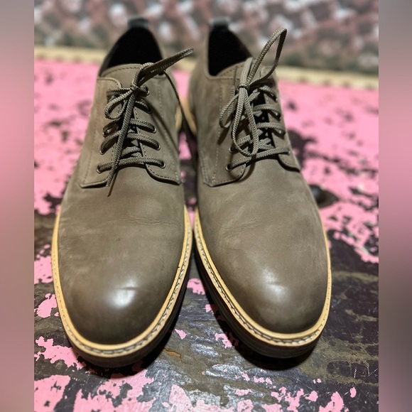 Men’s COLE HAAN brown dress shoes sz 9.5 - worn once - Picture 5 of 7